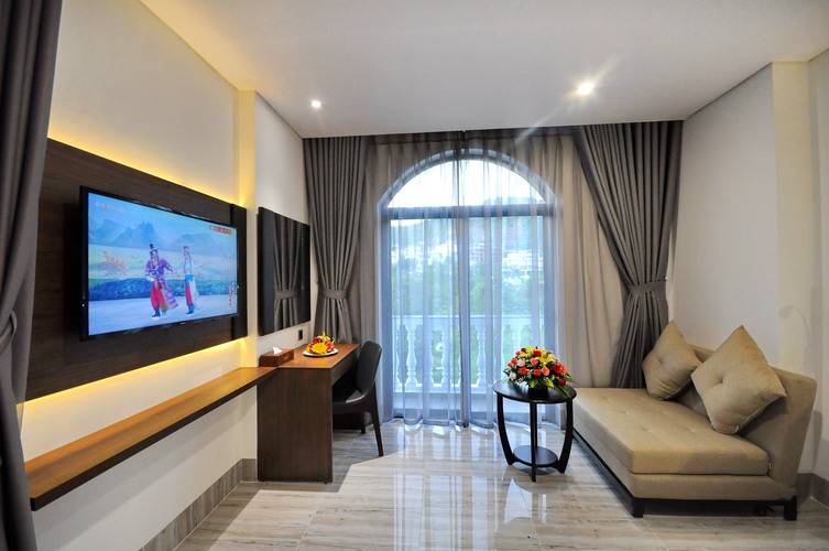 Crown Nguyen Hoang Hotel