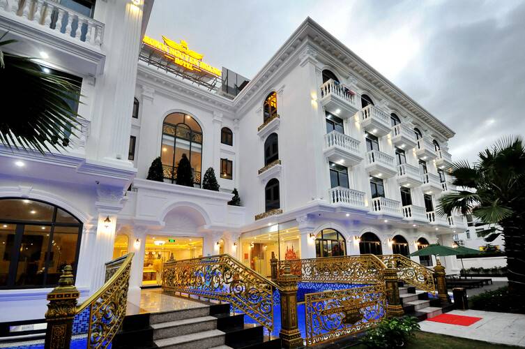 Crown Nguyen Hoang Hotel