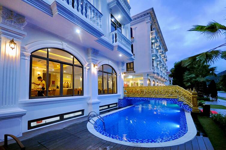 Crown Nguyen Hoang Hotel