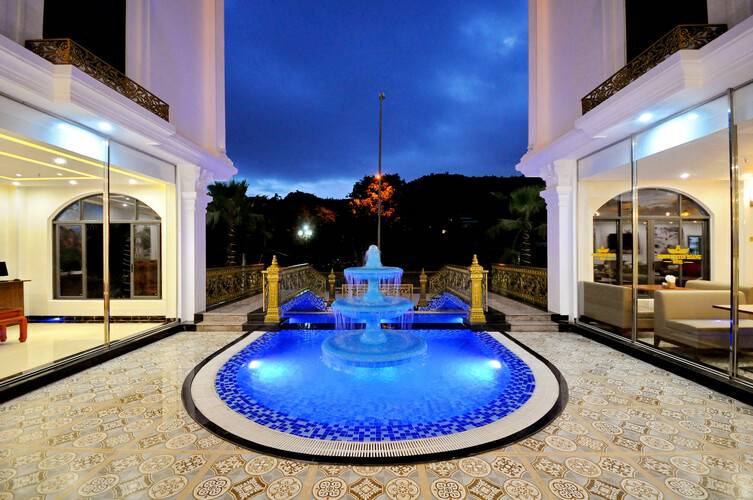 Crown Nguyen Hoang Hotel