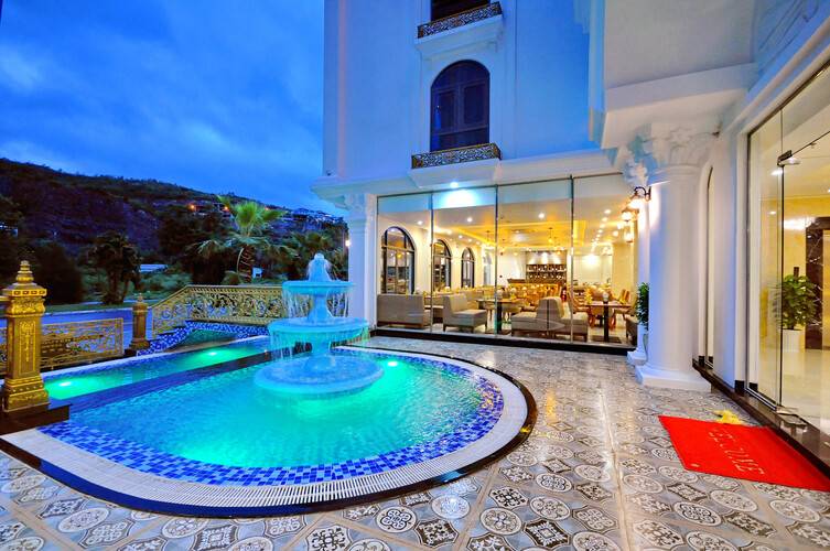 Crown Nguyen Hoang Hotel
