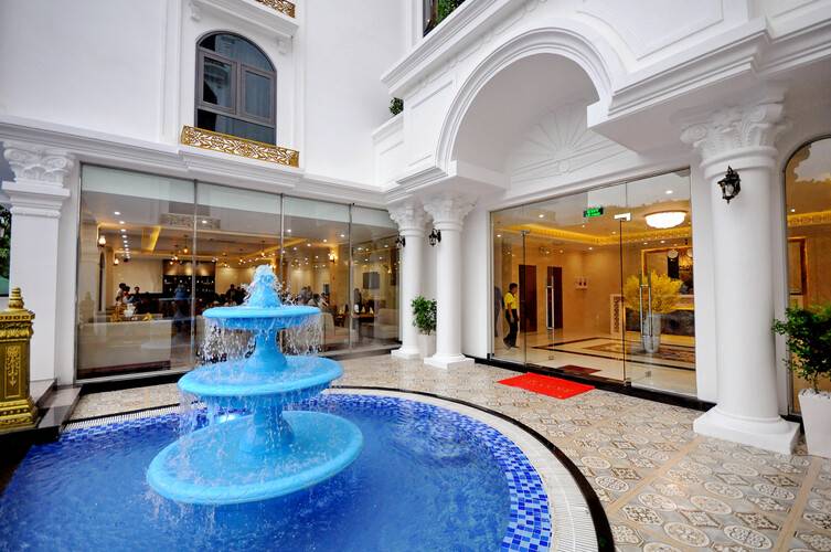 Crown Nguyen Hoang Hotel