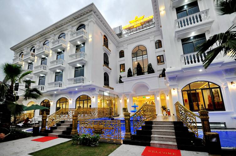 Crown Nguyen Hoang Hotel