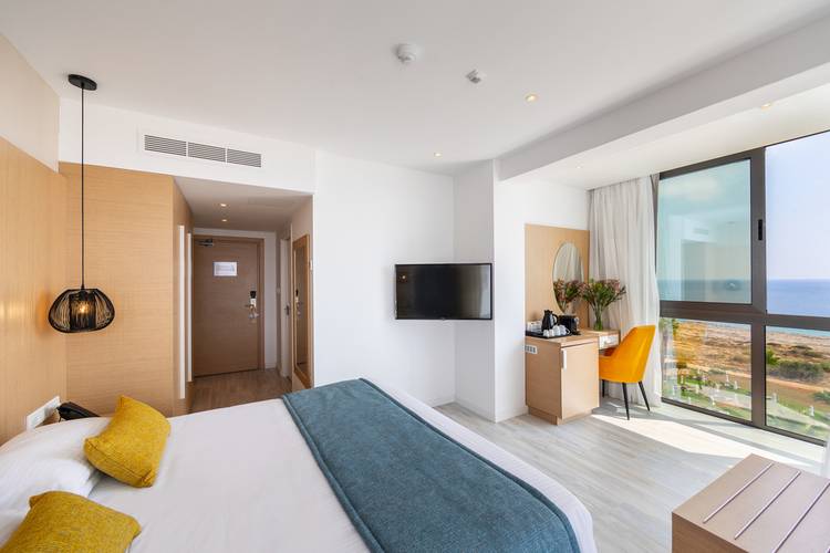 Leonardo Crystal Cove Hotel & Spa By The Sea (Adults Only 16+)