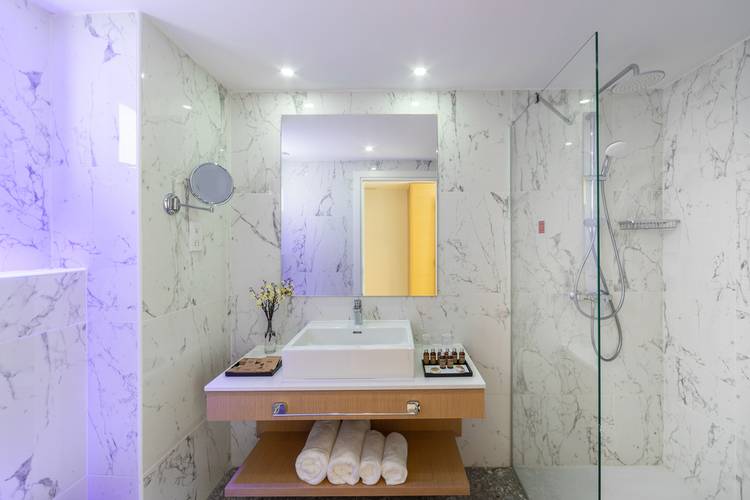 Leonardo Crystal Cove Hotel & Spa By The Sea (Adults Only 16+)