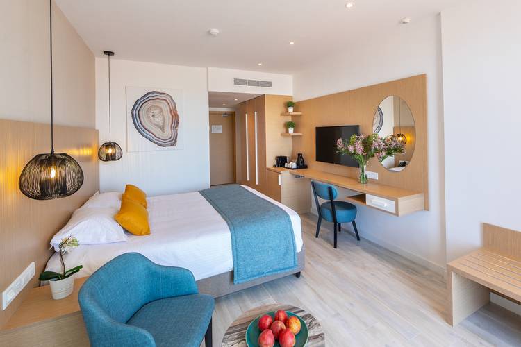 Leonardo Crystal Cove Hotel & Spa By The Sea (Adults Only 16+)