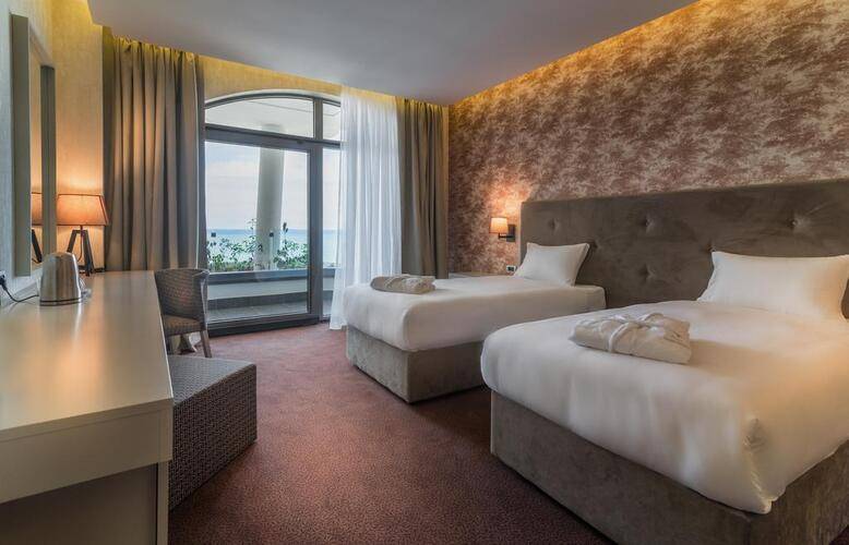 The Grand Gloria Hotel
