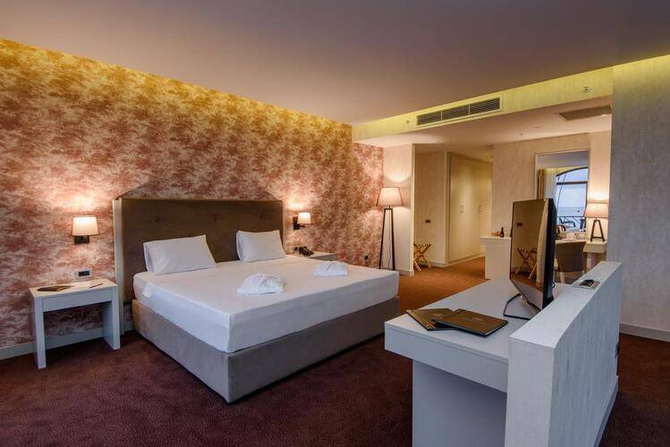 The Grand Gloria Hotel