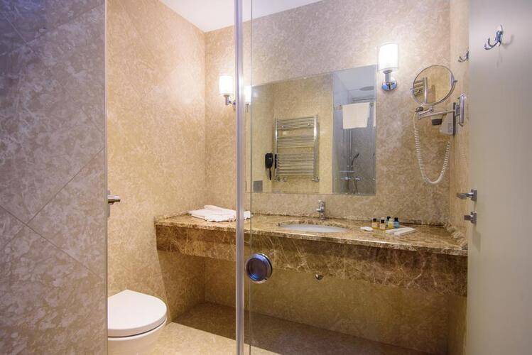 The Grand Gloria Hotel