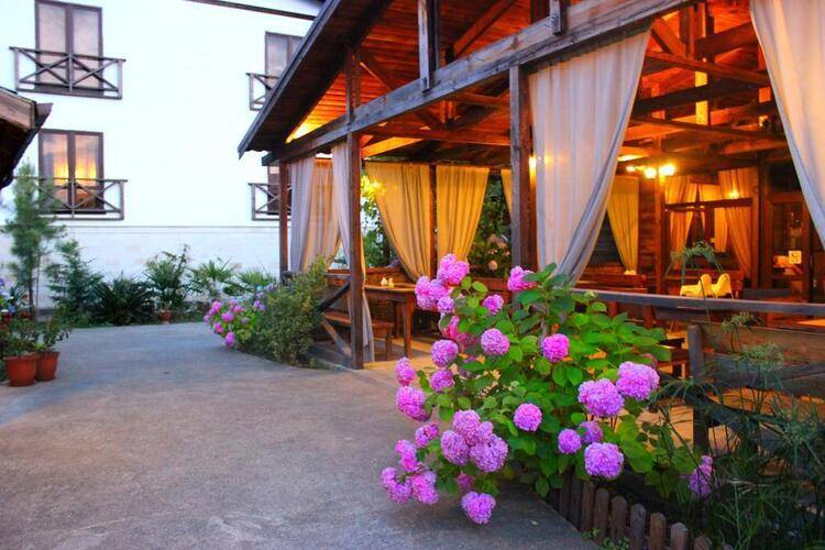 Алаку (Alaku) Hotel