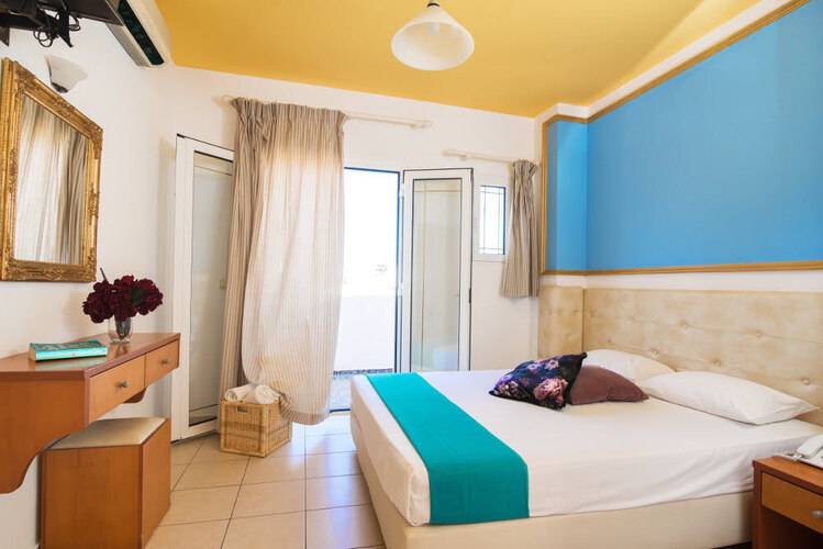Yiannis Manos Hotel