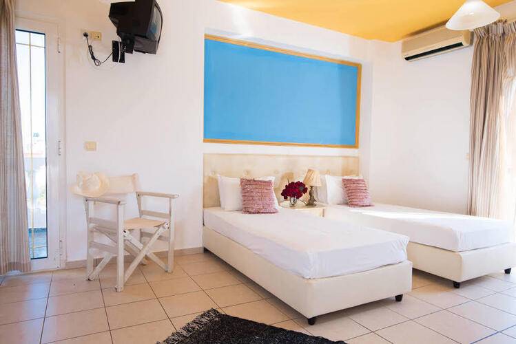 Yiannis Manos Hotel