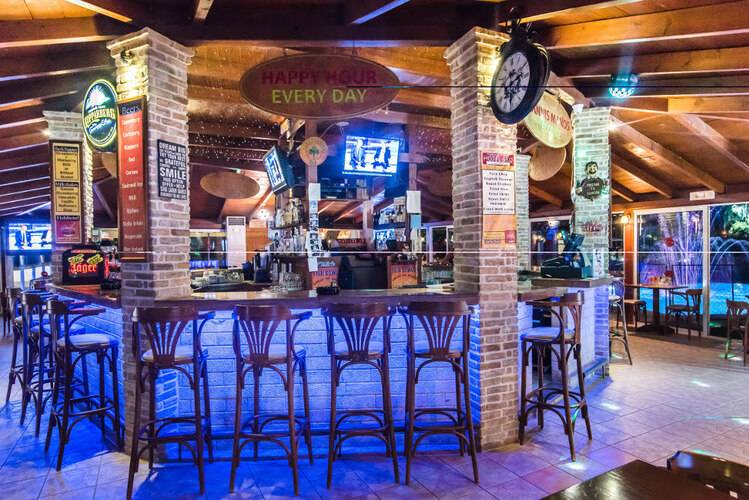 Yiannis Manos Hotel