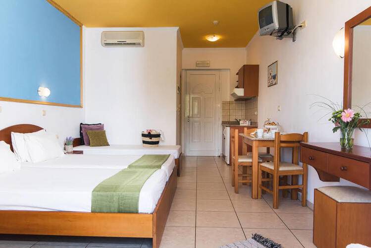 Yiannis Manos Hotel