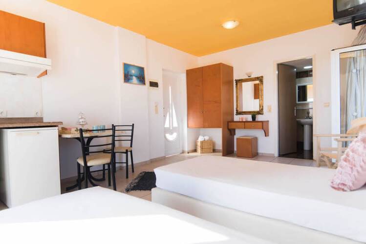 Yiannis Manos Hotel