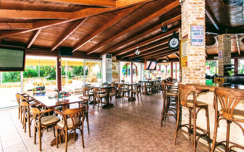 Yiannis Manos Hotel