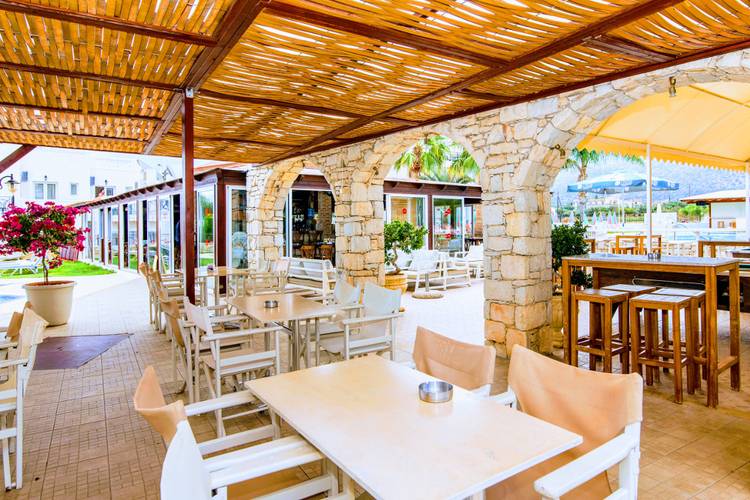 Yiannis Manos Hotel