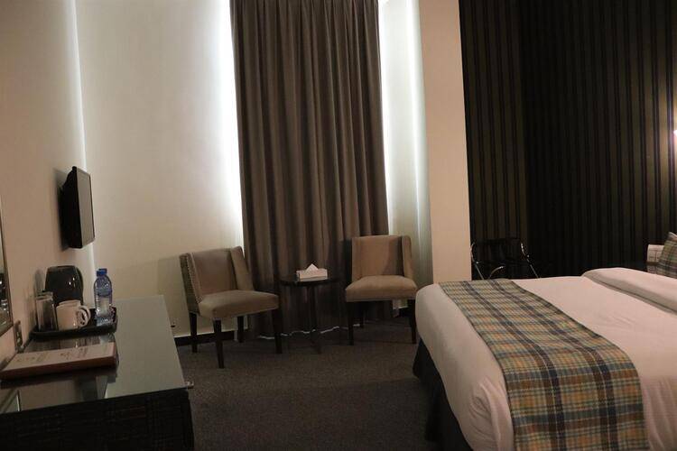 Buraq Hotel By Gemstones (Mra Hotel)