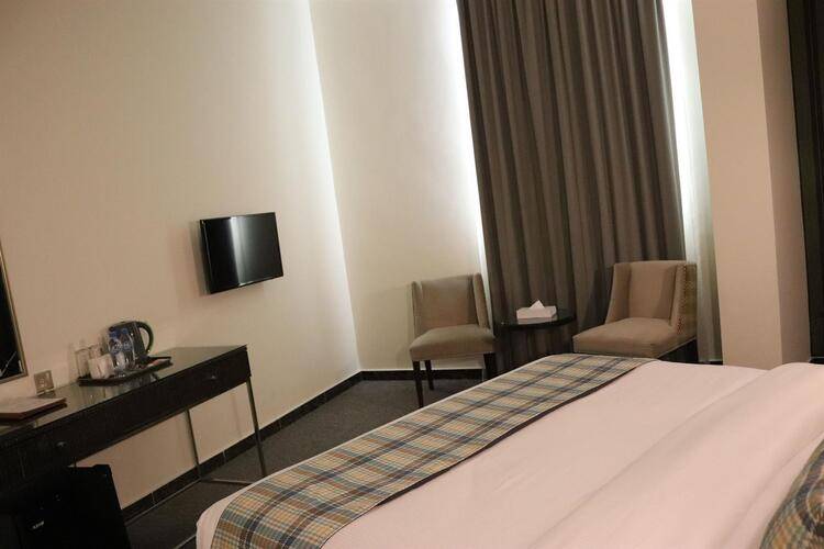 Buraq Hotel By Gemstones (Mra Hotel)