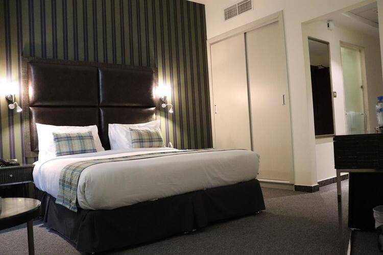 Buraq Hotel By Gemstones (Mra Hotel)