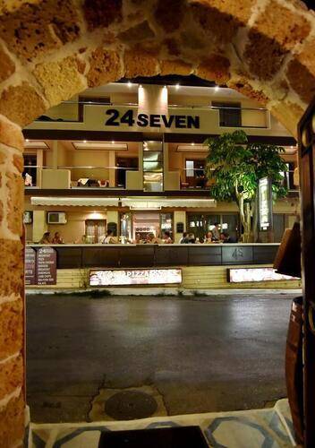 24 Seven Boutique