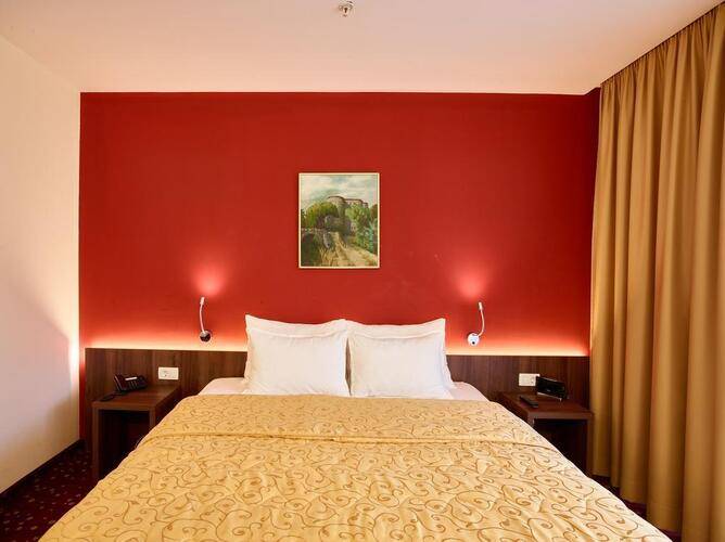 Pine Hotel