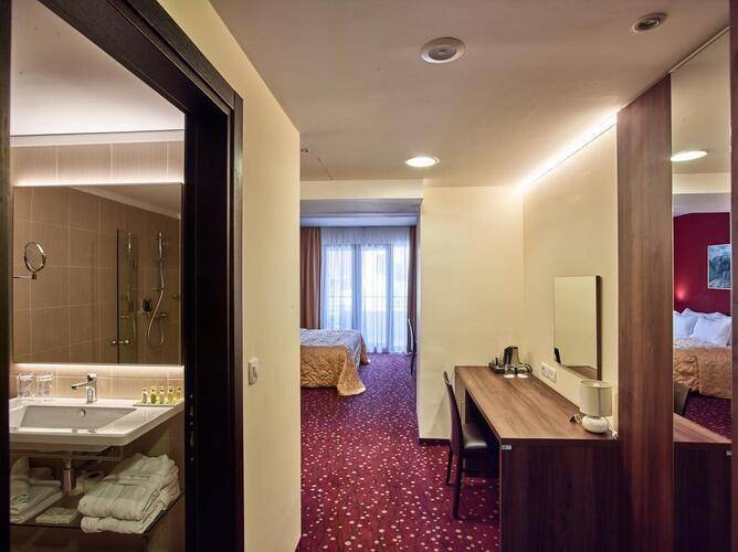 Pine Hotel
