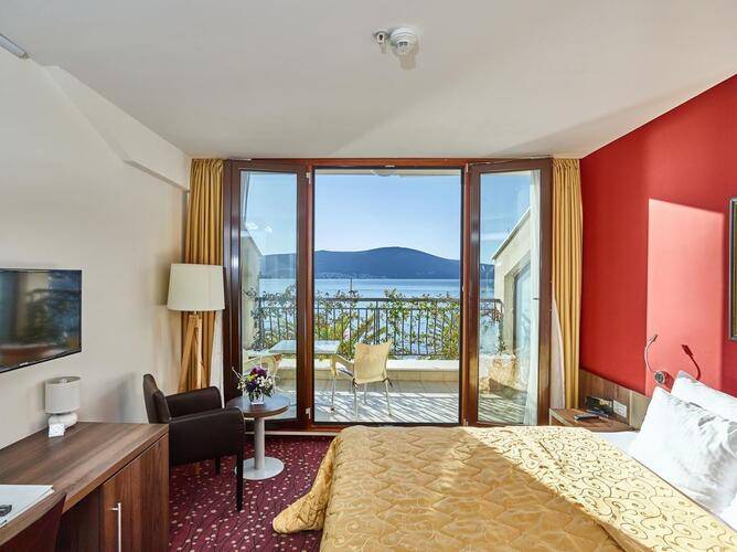 Pine Hotel