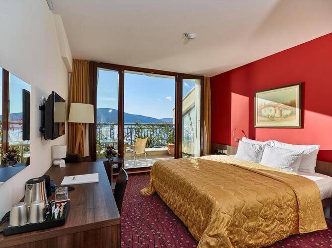 Pine Hotel
