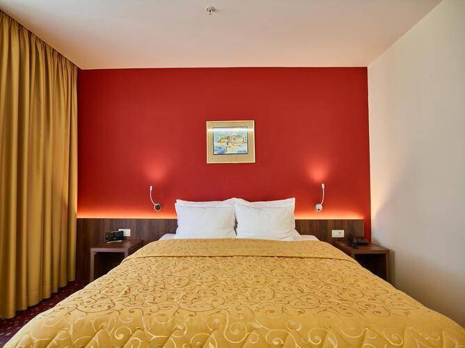 Pine Hotel