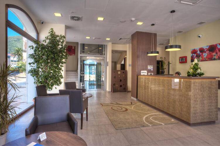 Pine Hotel