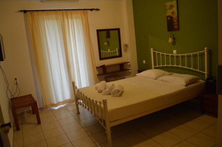 Nikos Apartments