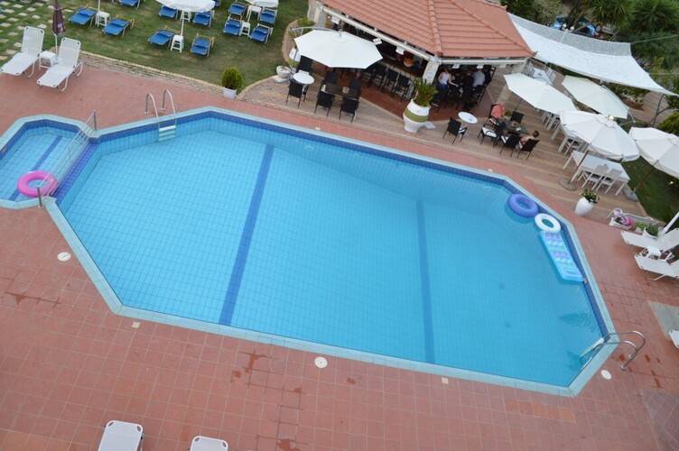 Nikos Apartments