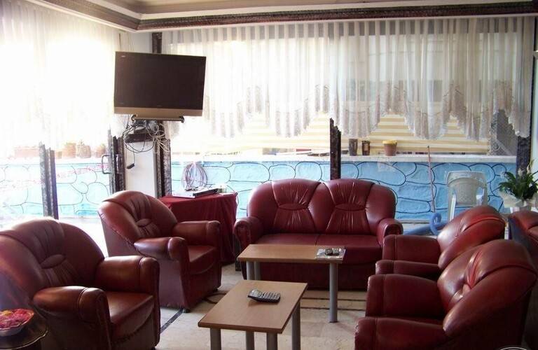 Rose Hotel