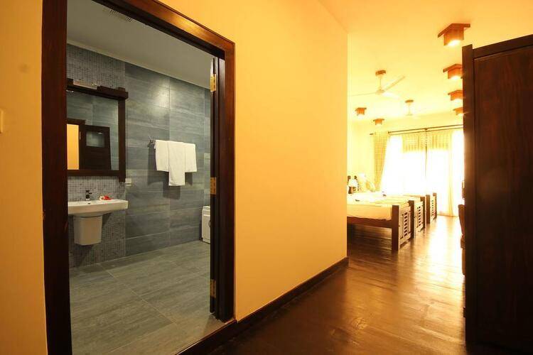 Saffron Hotel & Restaurant
