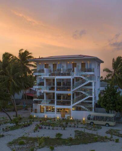 Reef Edge Thulusdhoo Guesthouse