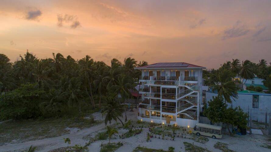 Reef Edge Thulusdhoo Guesthouse