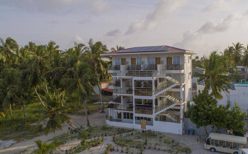 Reef Edge Thulusdhoo Guesthouse