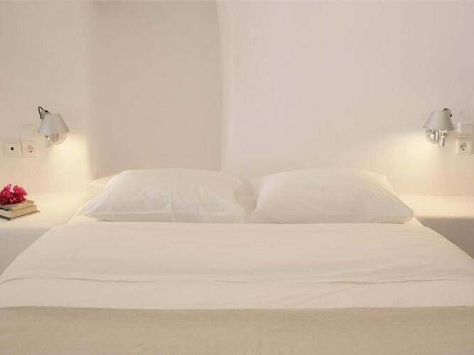 Korifi Suites Art Hotel