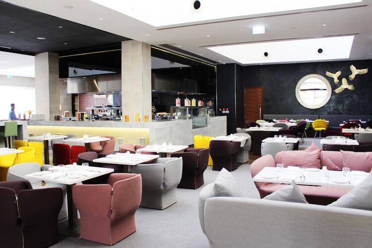 Hyatt Place Dubai, Wasl District
