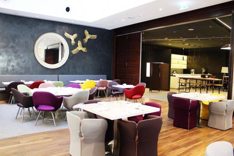 Hyatt Place Dubai, Wasl District