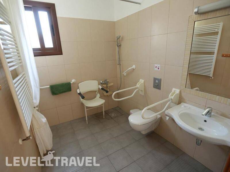 Фотография C & A Hotel Apartments (Handicaped Only)