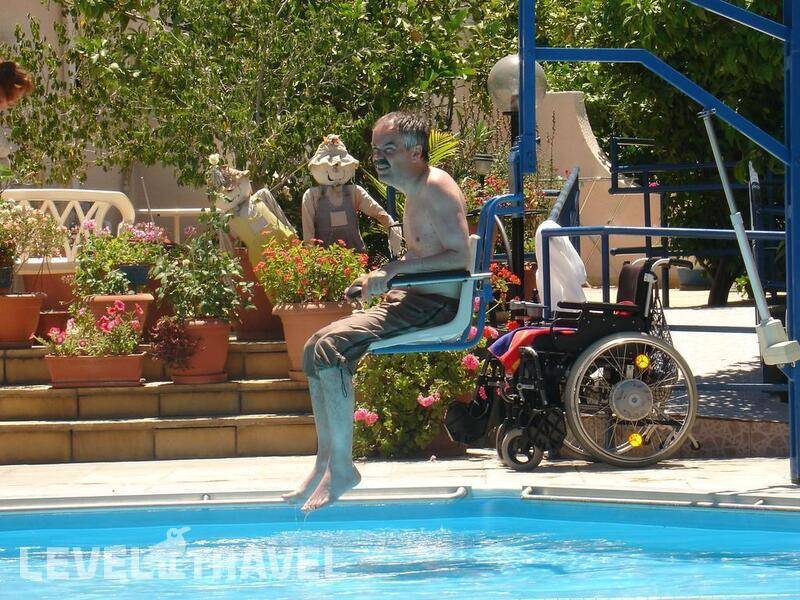 Фотография C & A Hotel Apartments (Handicaped Only)