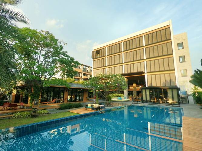 The Silver Palm Hotel