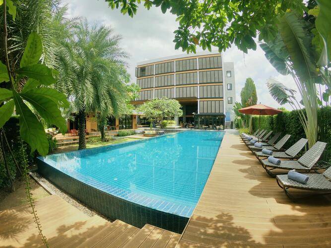 The Silver Palm Hotel