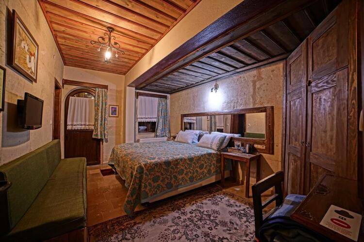 Jerveni Cave Hotel