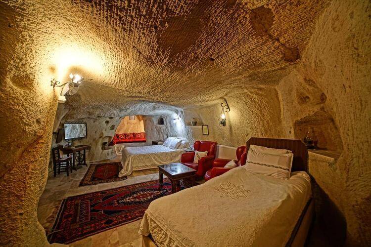 Jerveni Cave Hotel
