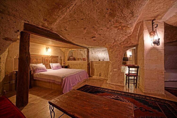 Jerveni Cave Hotel