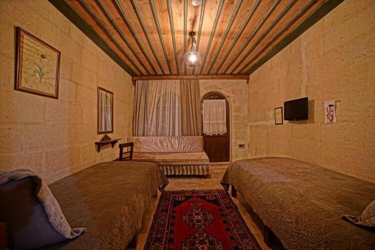 Jerveni Cave Hotel