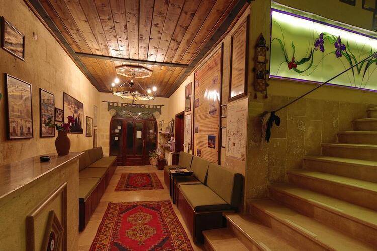 Jerveni Cave Hotel